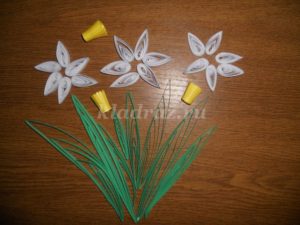 Daffodils from quilling technique 19