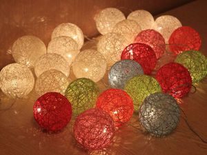 Glowing garland with balls of yarn 2