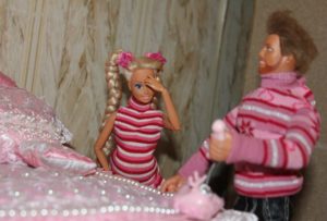 bed for Barbie dolls 32