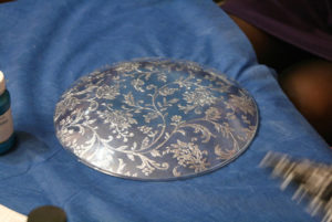 plates with a brocade effect 7