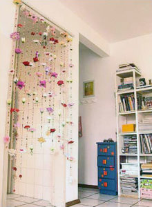 CURTAINS MADE OF BEADS AND ARTIFICIAL FLOWERS. 2