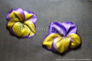 Embroidery pansy flower 17